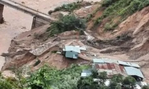 200 công nhân thủy điện Đak Mi 2 bị mắc kẹt, dự kiến điều máy bay thả lương thực
